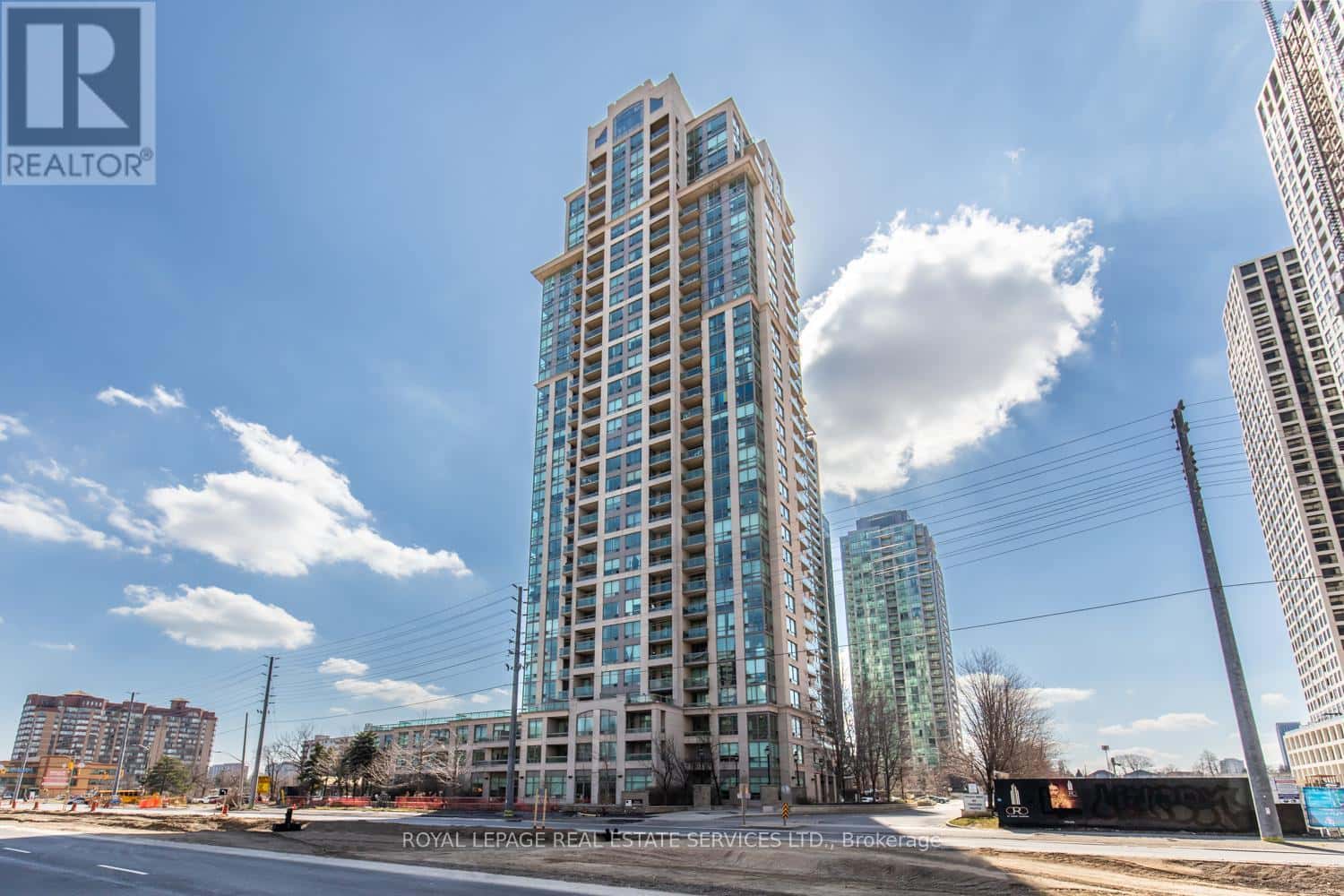 3504 Hurontario Street 3702