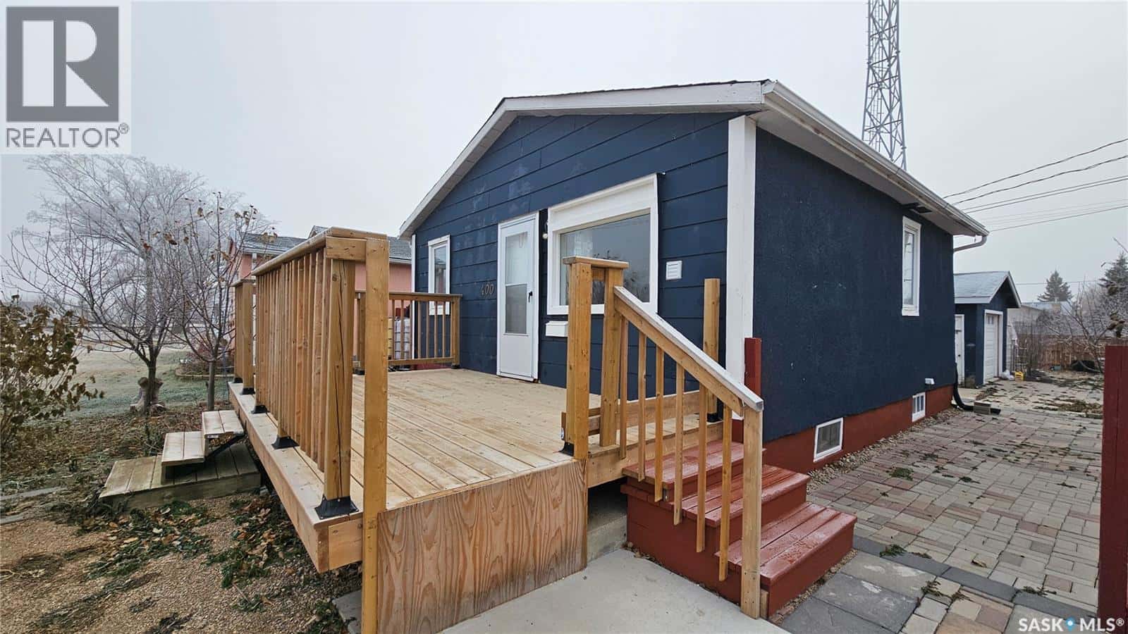 400 W 1st STREET — Dundurn, Saskatchewan - Photo 2 of 21