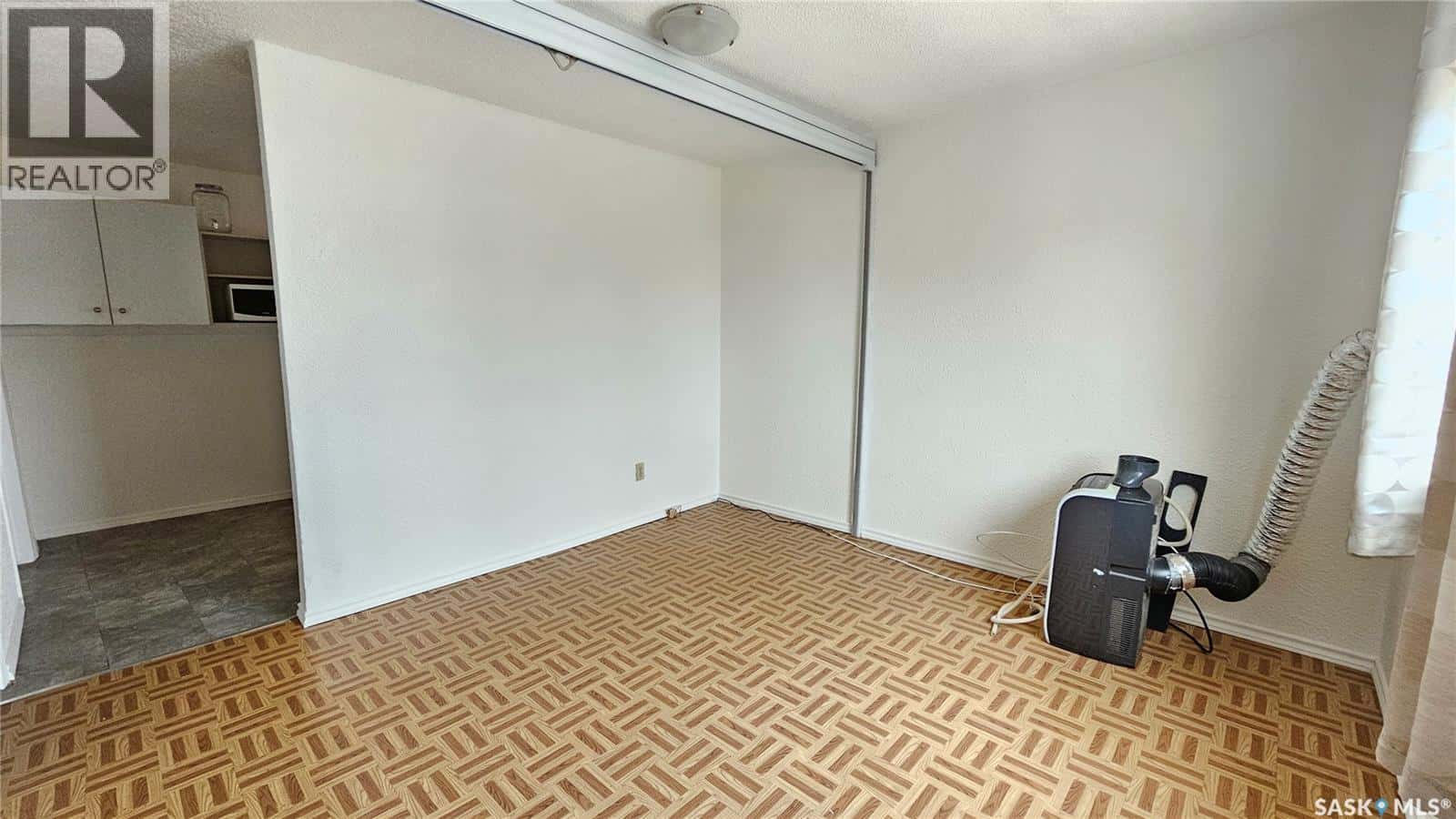 400 W 1st STREET — Dundurn, Saskatchewan - Photo 3 of 21