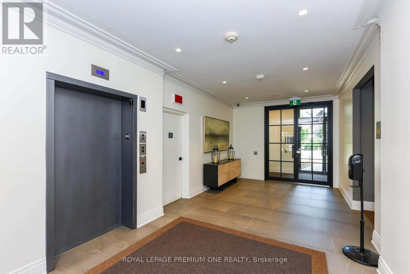 PH02 - 571 PRINCE EDWARD DRIVE N — Toronto (Kingsway South), Ontario - Photo 5 of 37