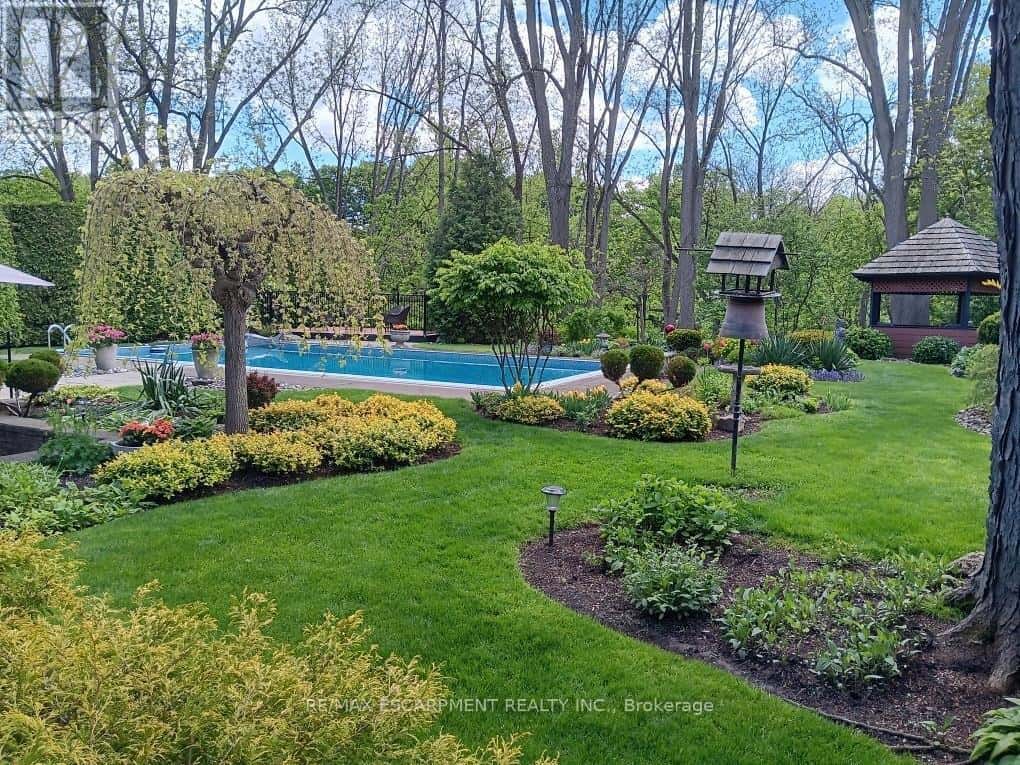 2 WALNUT GROVE — Hamilton (Dundas), Ontario - Photo 3 of 50