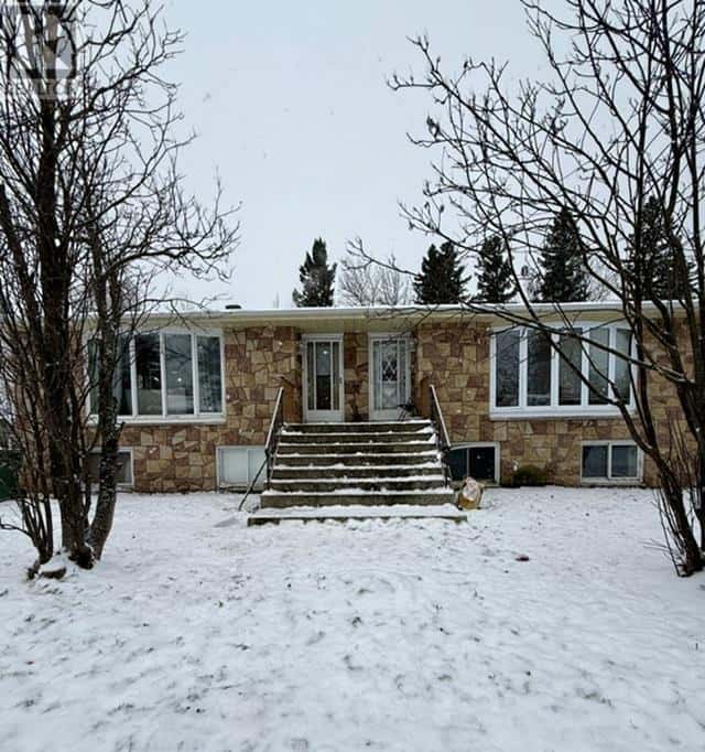 113 Cedar CRES — Longlac, Ontario - Photo 3 of 32