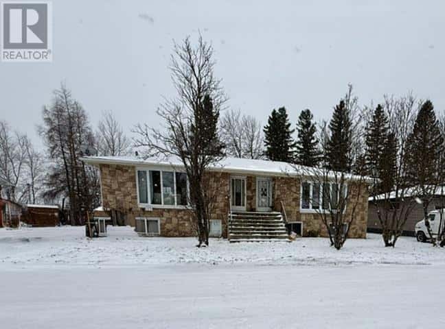 113 Cedar CRES — Longlac, Ontario - Photo 4 of 32