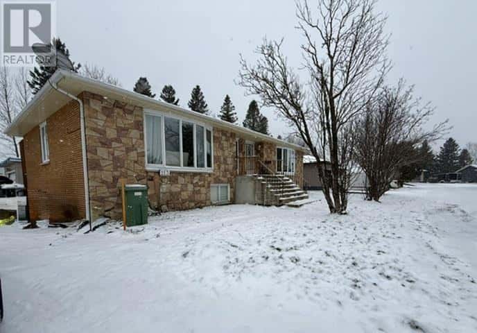 113 Cedar CRES — Longlac, Ontario - Photo 5 of 32