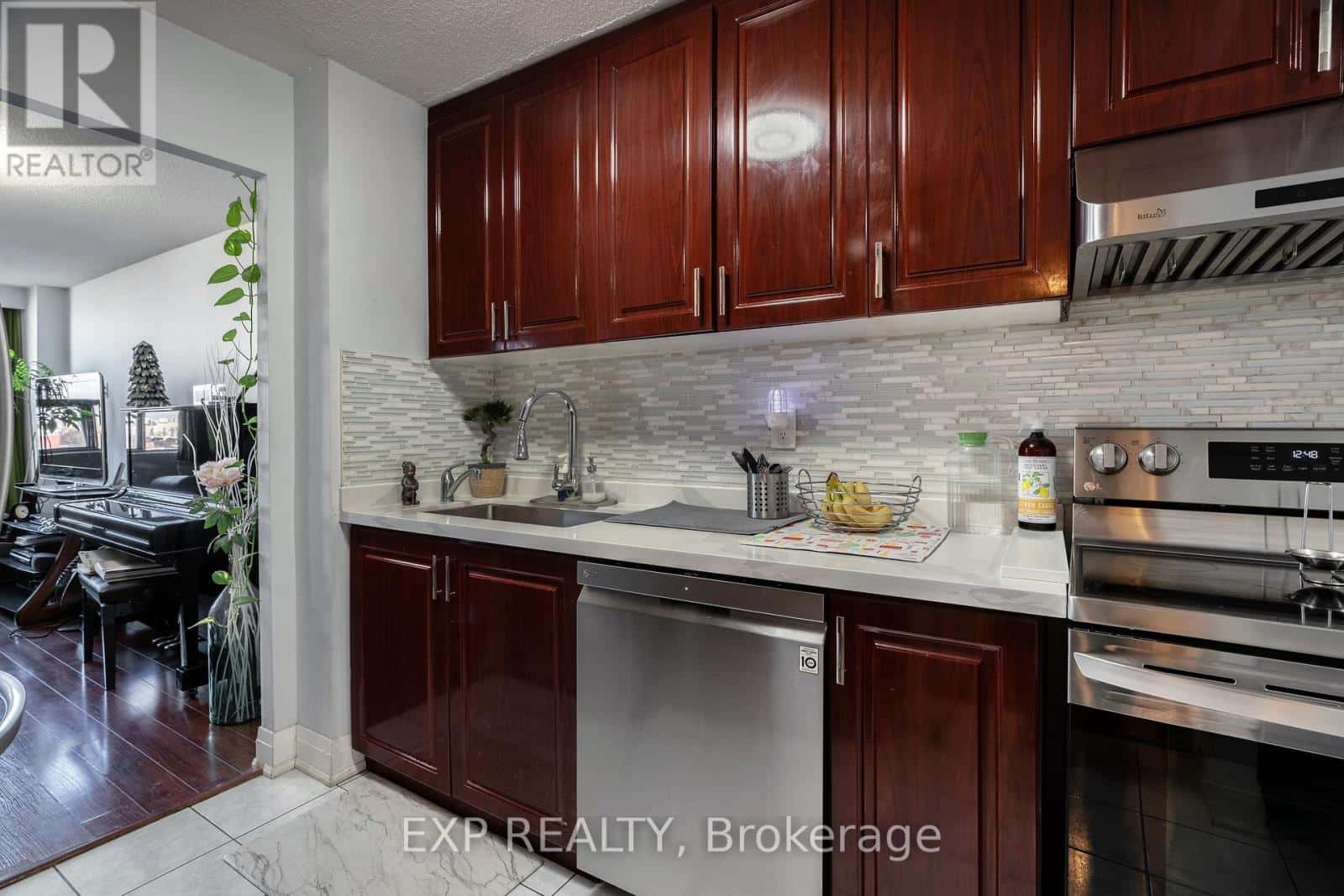 714 - 45 SUNRISE AVENUE — Toronto (Victoria Village), Ontario - Photo 4 of 19