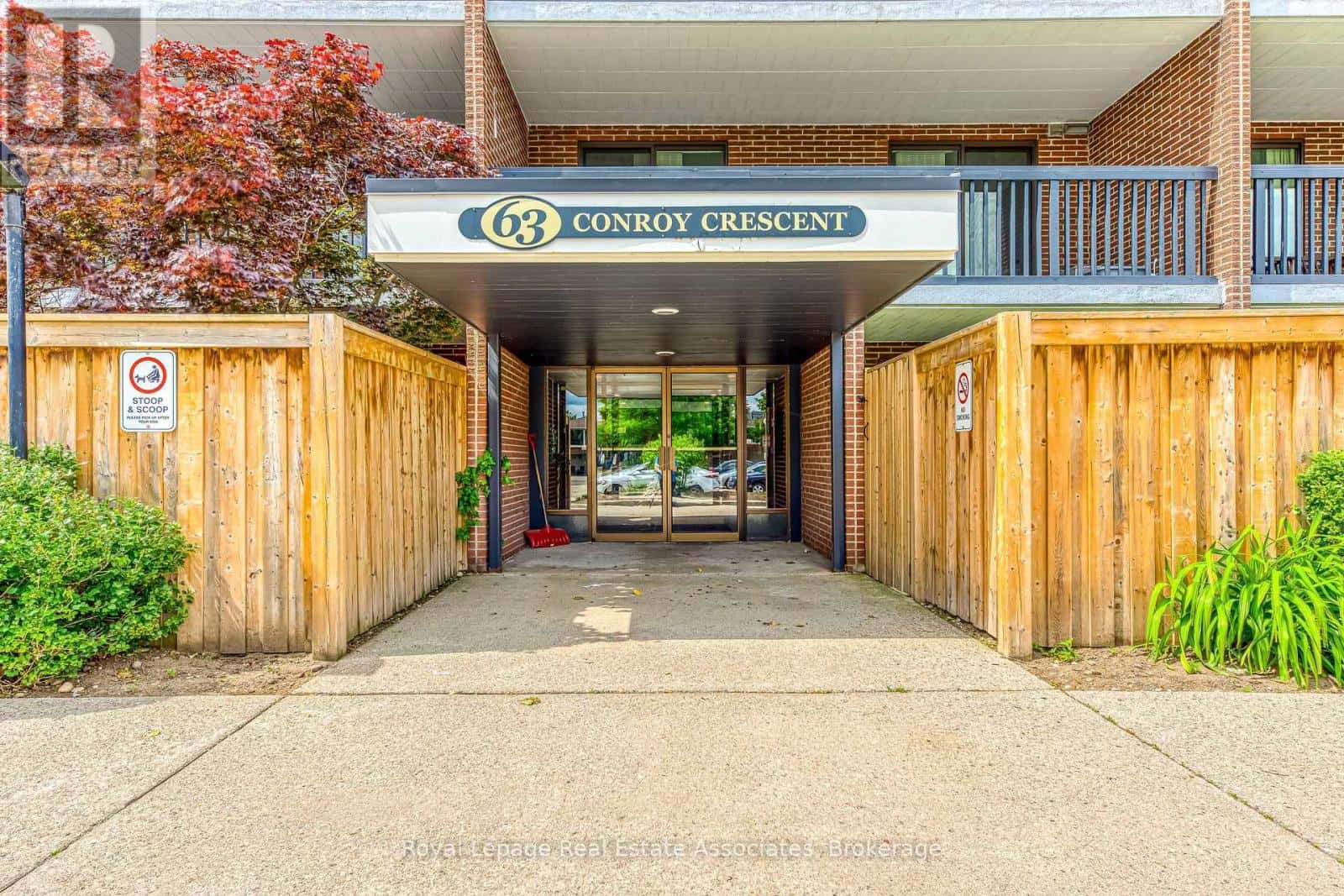 58 - 63 CONROY CRESCENT — Guelph (Dovercliffe Park/Old University), Ontario - Photo 2 of 28