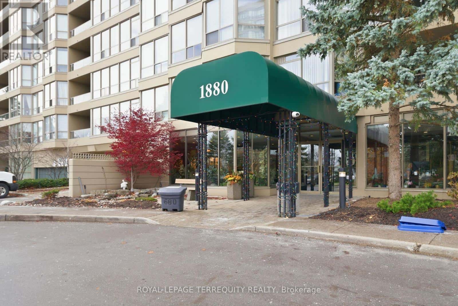 1123 - 1880 VALLEY FARM ROAD — Pickering (Town Centre), Ontario - Photo 2 of 25