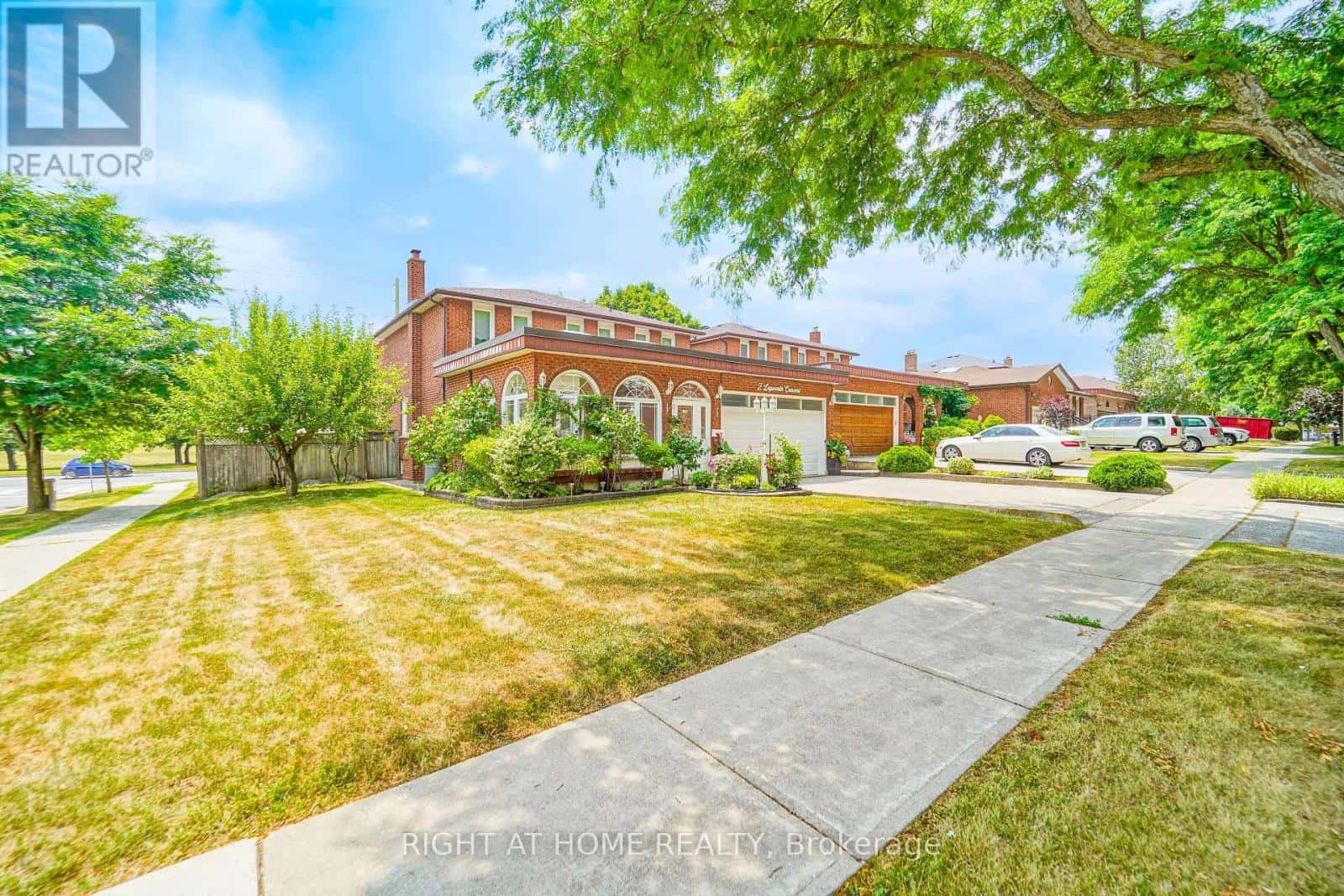 2 LAPWORTH CRESCENT — Toronto (Steeles), Ontario - Photo 3 of 44