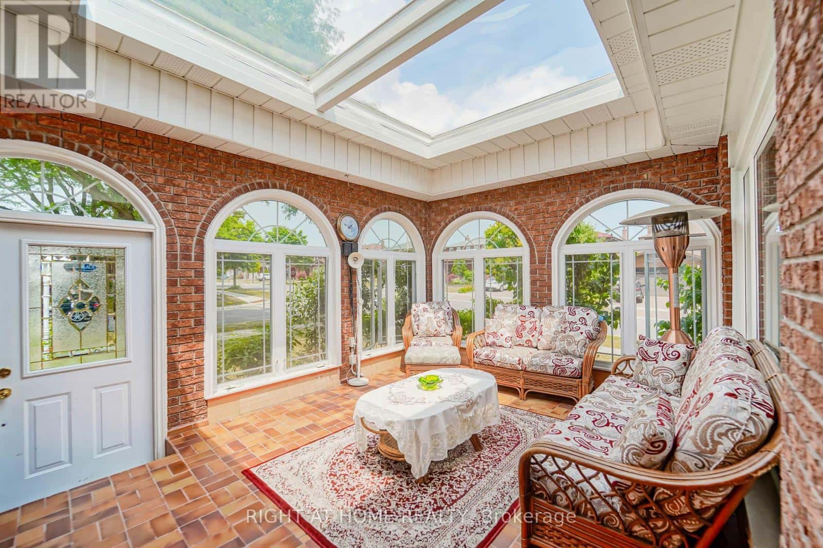 2 LAPWORTH CRESCENT — Toronto (Steeles), Ontario - Photo 4 of 44