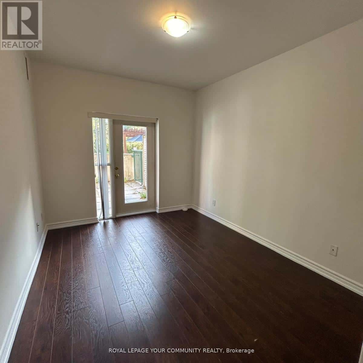 124 - 33 WALLACE STREET — Vaughan (West Woodbridge), Ontario - Photo 3 of 14