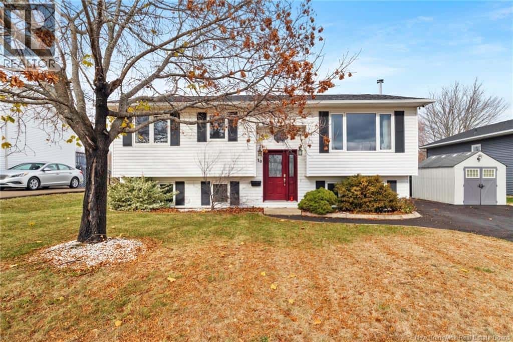 10 Chatham Avenue — Oromocto, New Brunswick - Photo 2 of 46