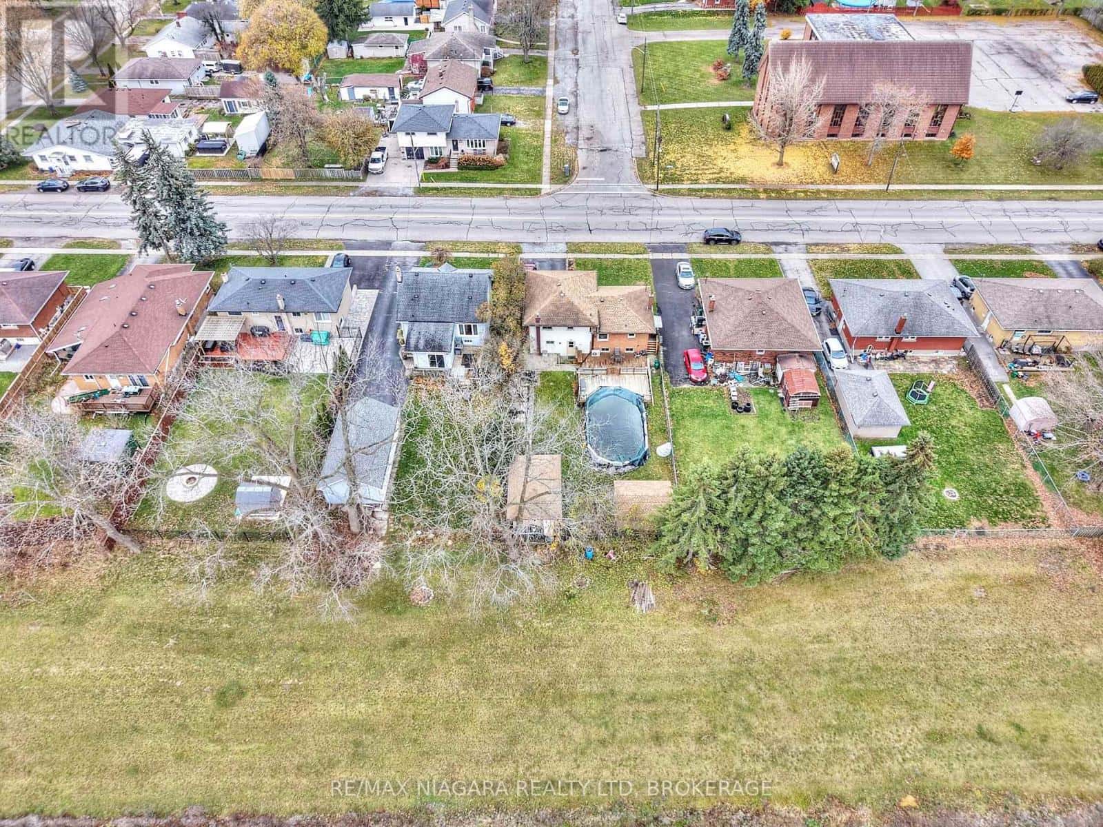 497 CLARENCE STREET W — Port Colborne (Sugarloaf), Ontario - Photo 2 of 29