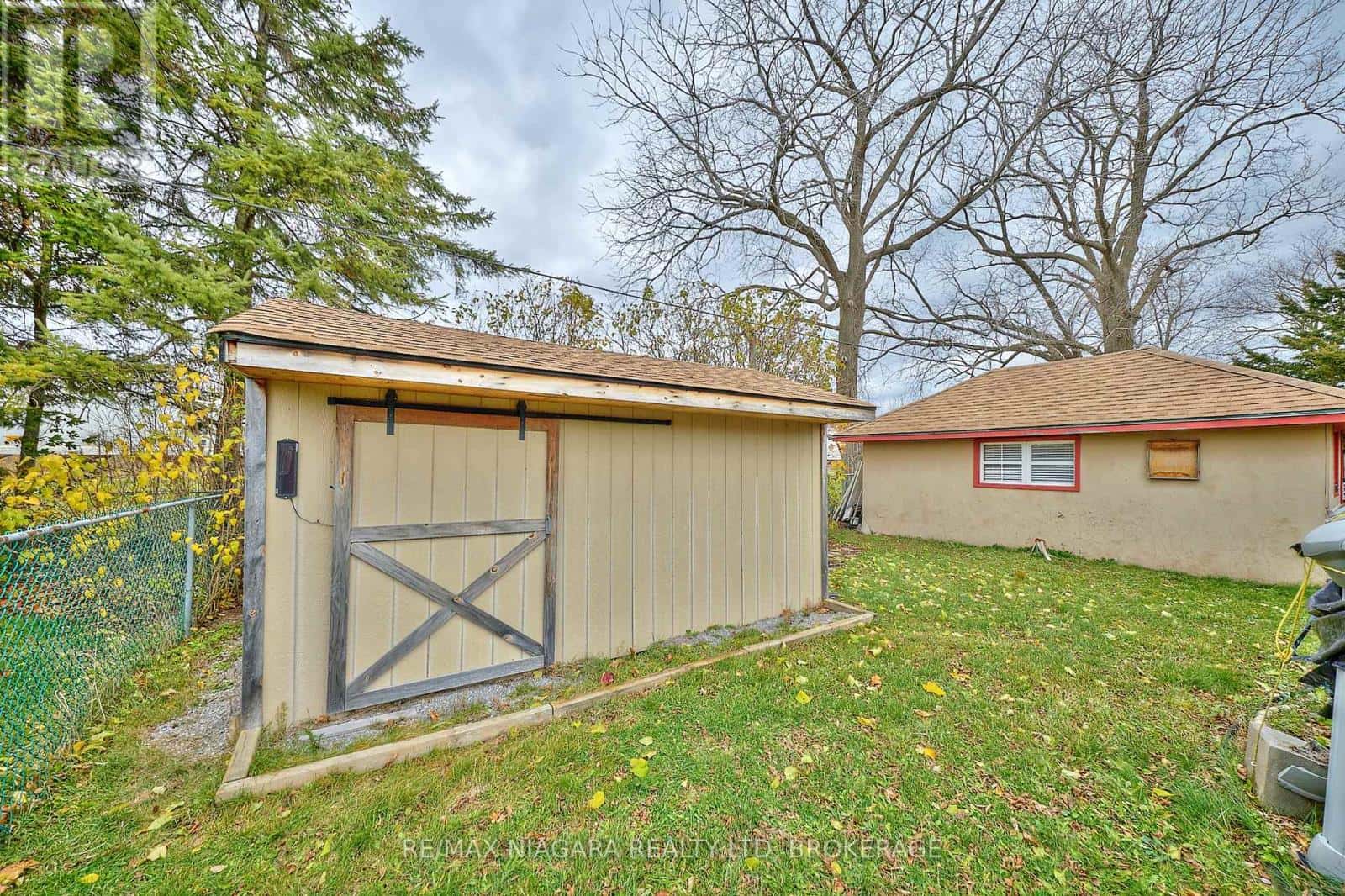 497 CLARENCE STREET W — Port Colborne (Sugarloaf), Ontario - Photo 5 of 29