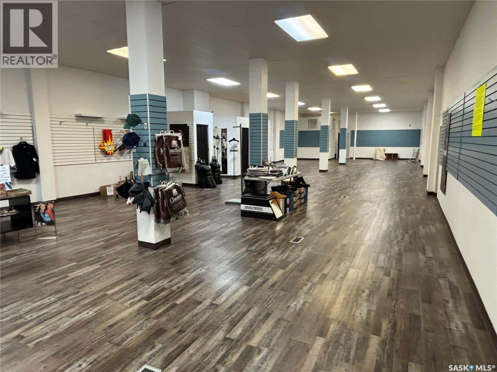 113 & 115 Main STREET — Melfort, Saskatchewan - Photo 4 of 38