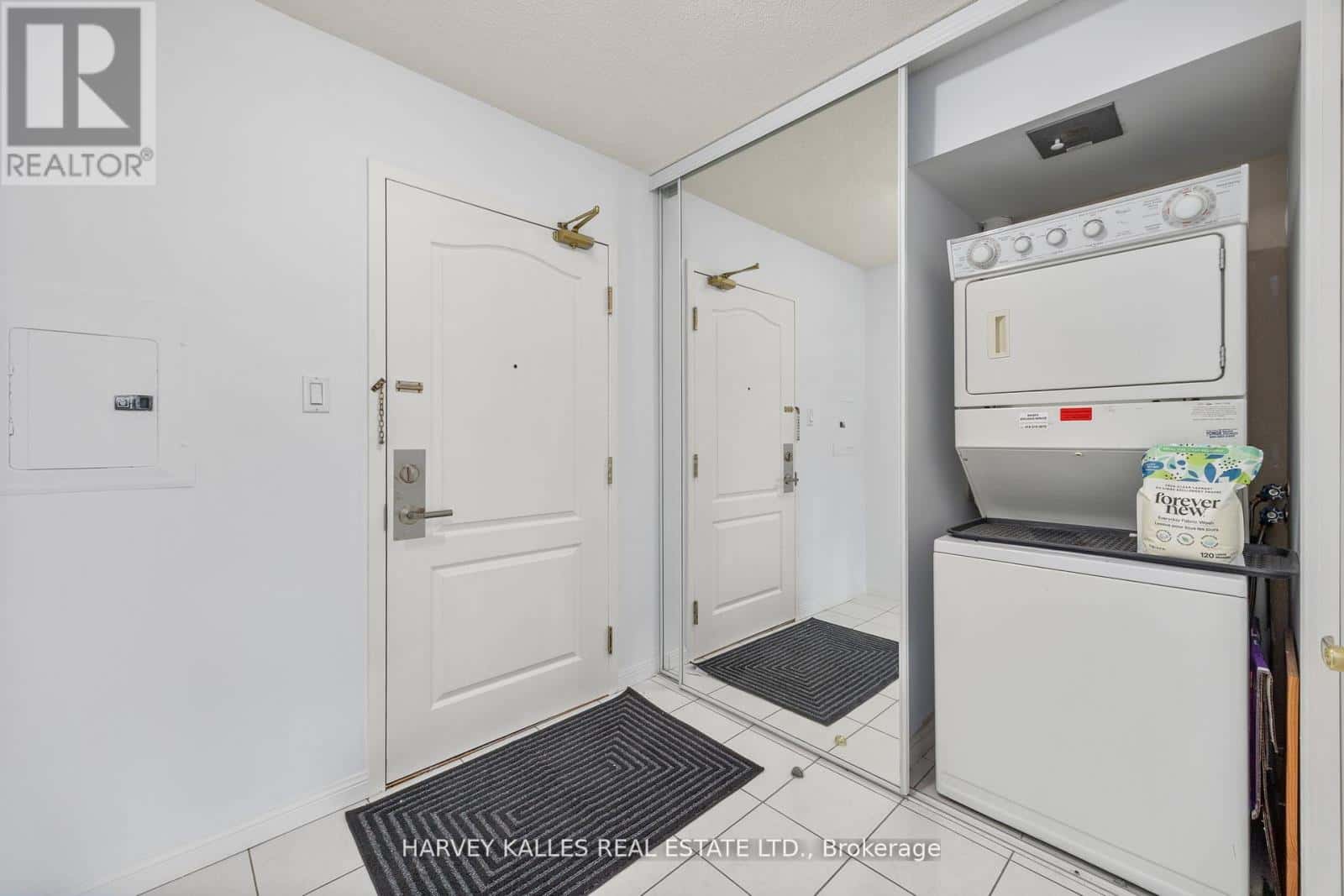 302 - 18 WANLESS AVENUE — Toronto (Lawrence Park North), Ontario - Photo 2 of 24