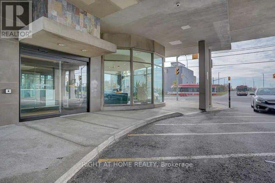 702 - 1030 SHEPPARD AVENUE W — Toronto (Bathurst Manor), Ontario - Photo 2 of 27