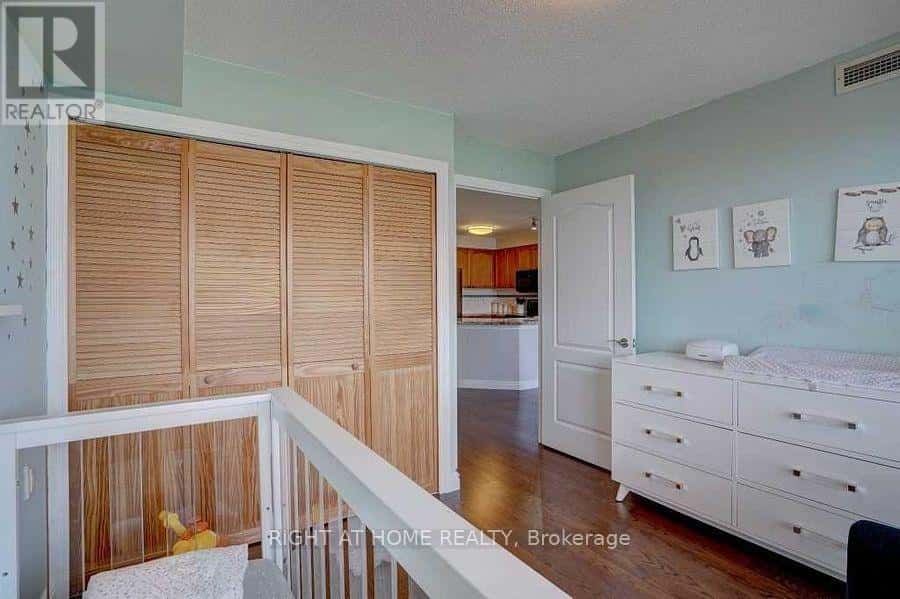 702 - 1030 SHEPPARD AVENUE W — Toronto (Bathurst Manor), Ontario - Photo 4 of 27