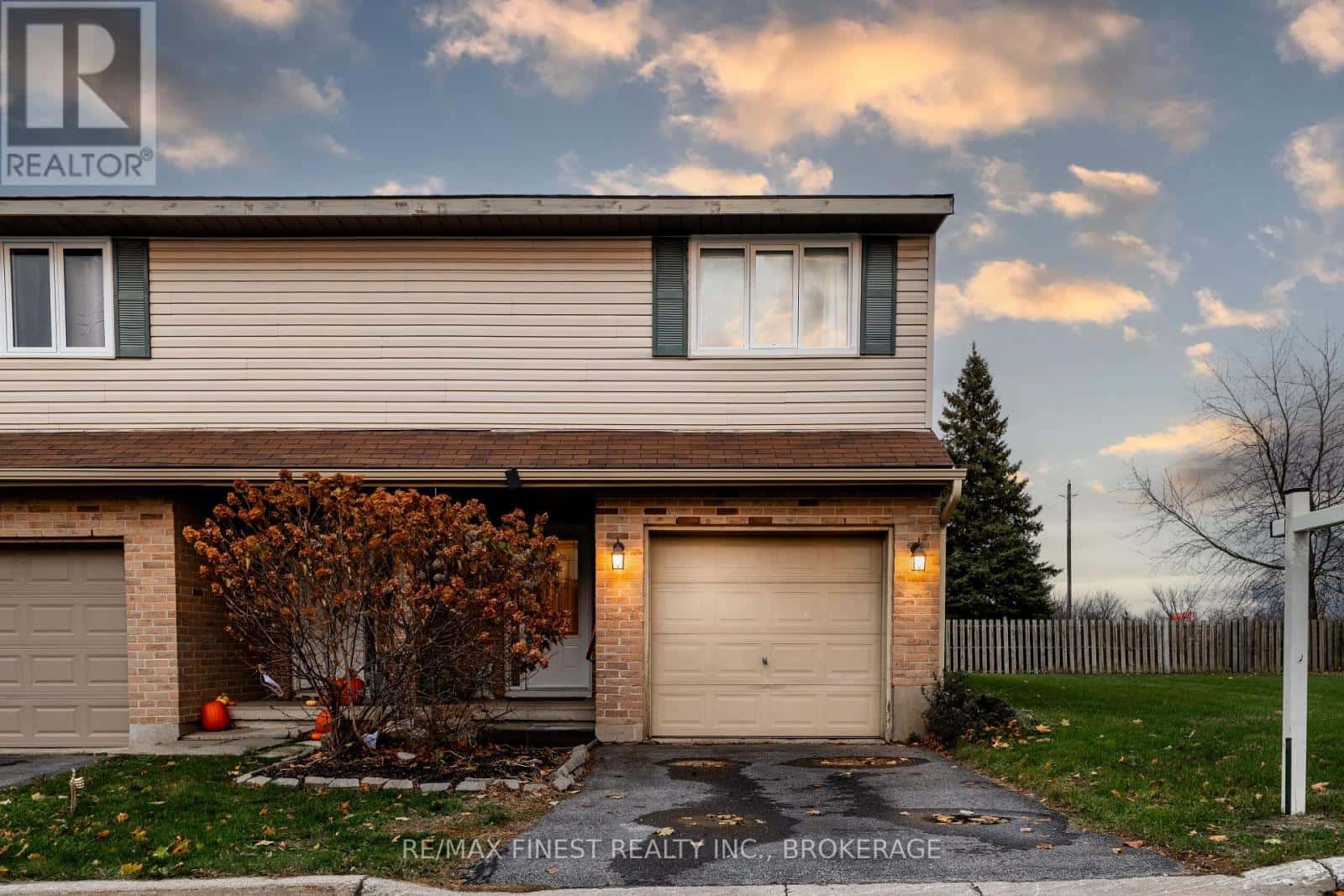 61 - 35 COVENTRY CRESCENT — Kingston (West of Sir John A. Blvd), Ontario - Photo 2 of 50