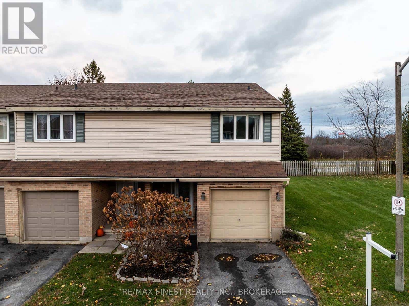 61 - 35 COVENTRY CRESCENT — Kingston (West of Sir John A. Blvd), Ontario - Photo 4 of 50