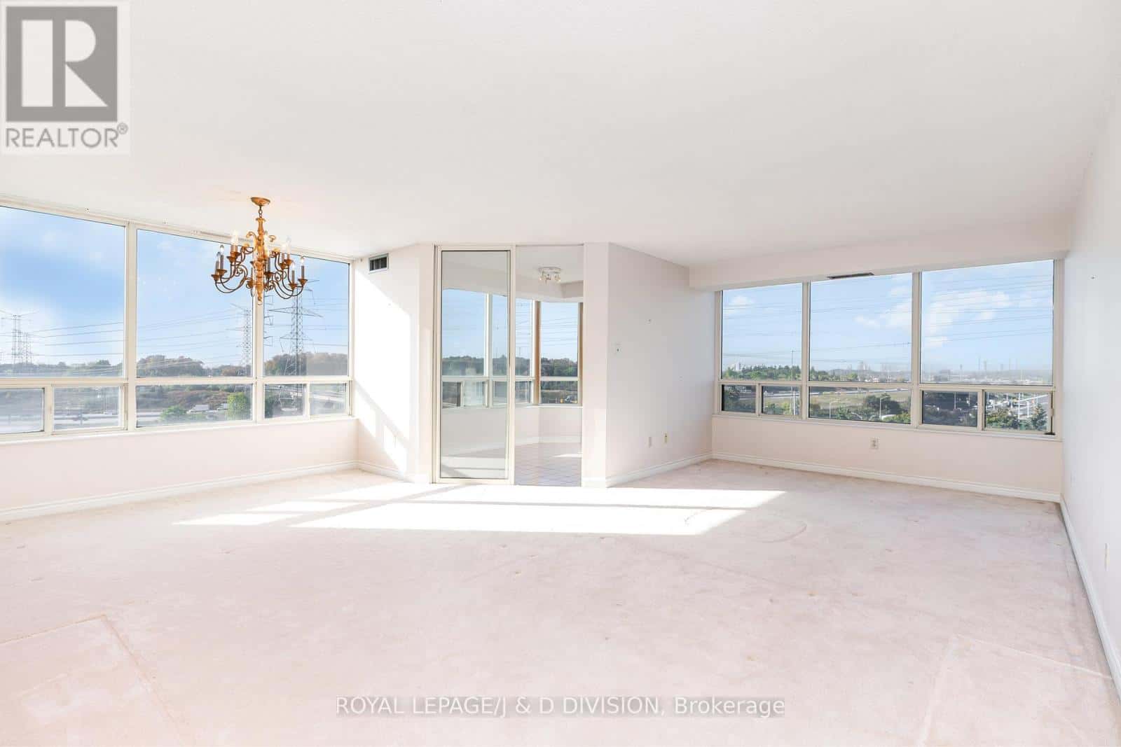 815 - 8501 BAYVIEW AVENUE — Richmond Hill (Doncrest), Ontario - Photo 2 of 25