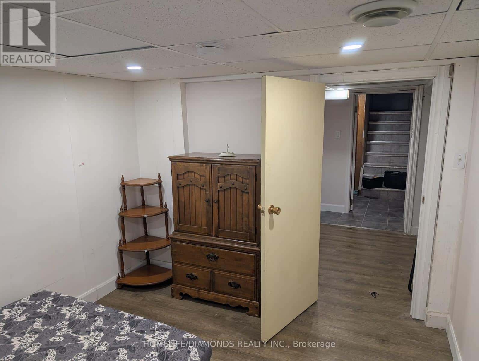 BSMT - 5589 DORCHESTER ROAD — Niagara Falls (Hospital), Ontario - Photo 2 of 7