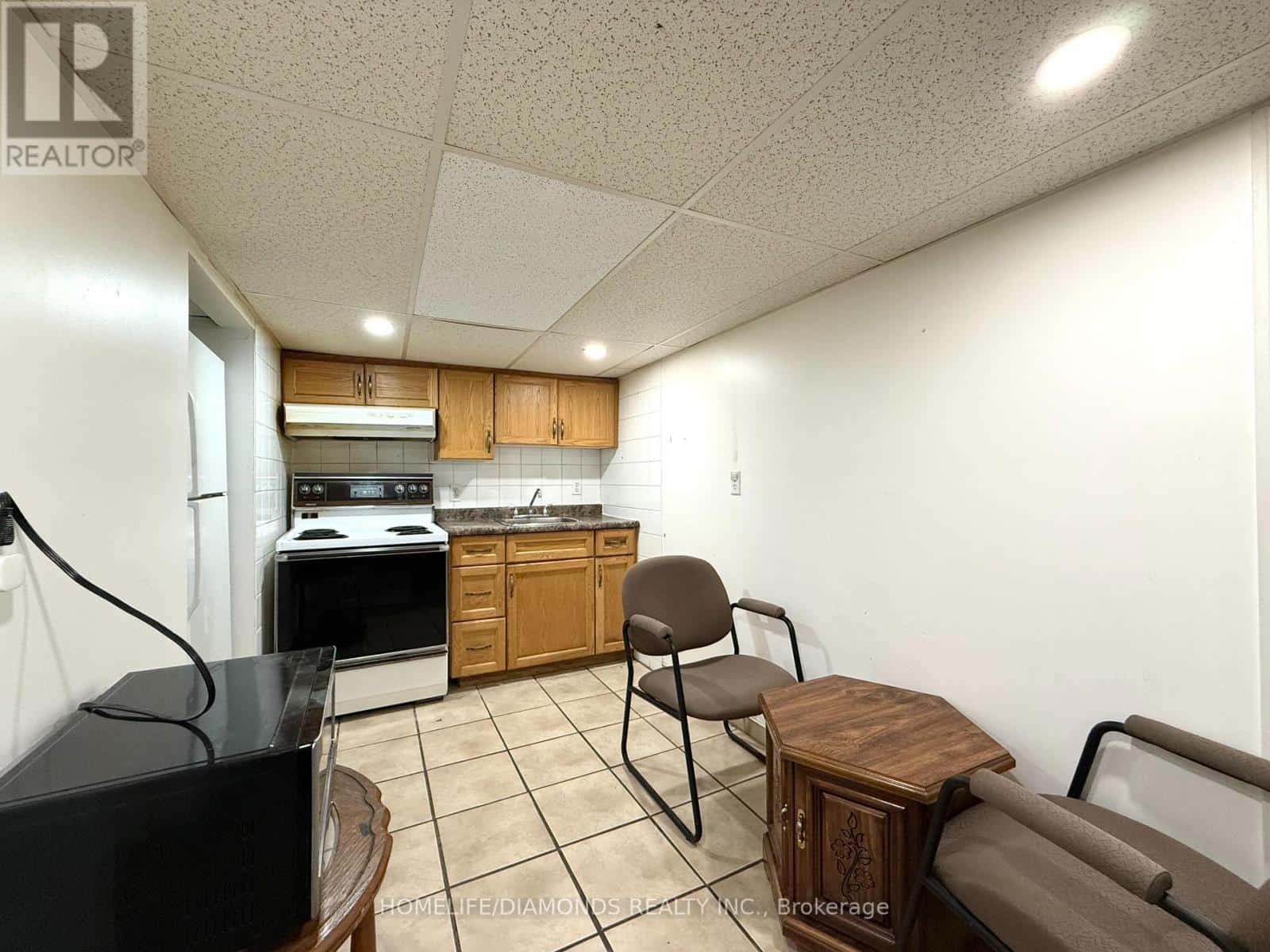 BSMT - 5589 DORCHESTER ROAD — Niagara Falls (Hospital), Ontario - Photo 3 of 7