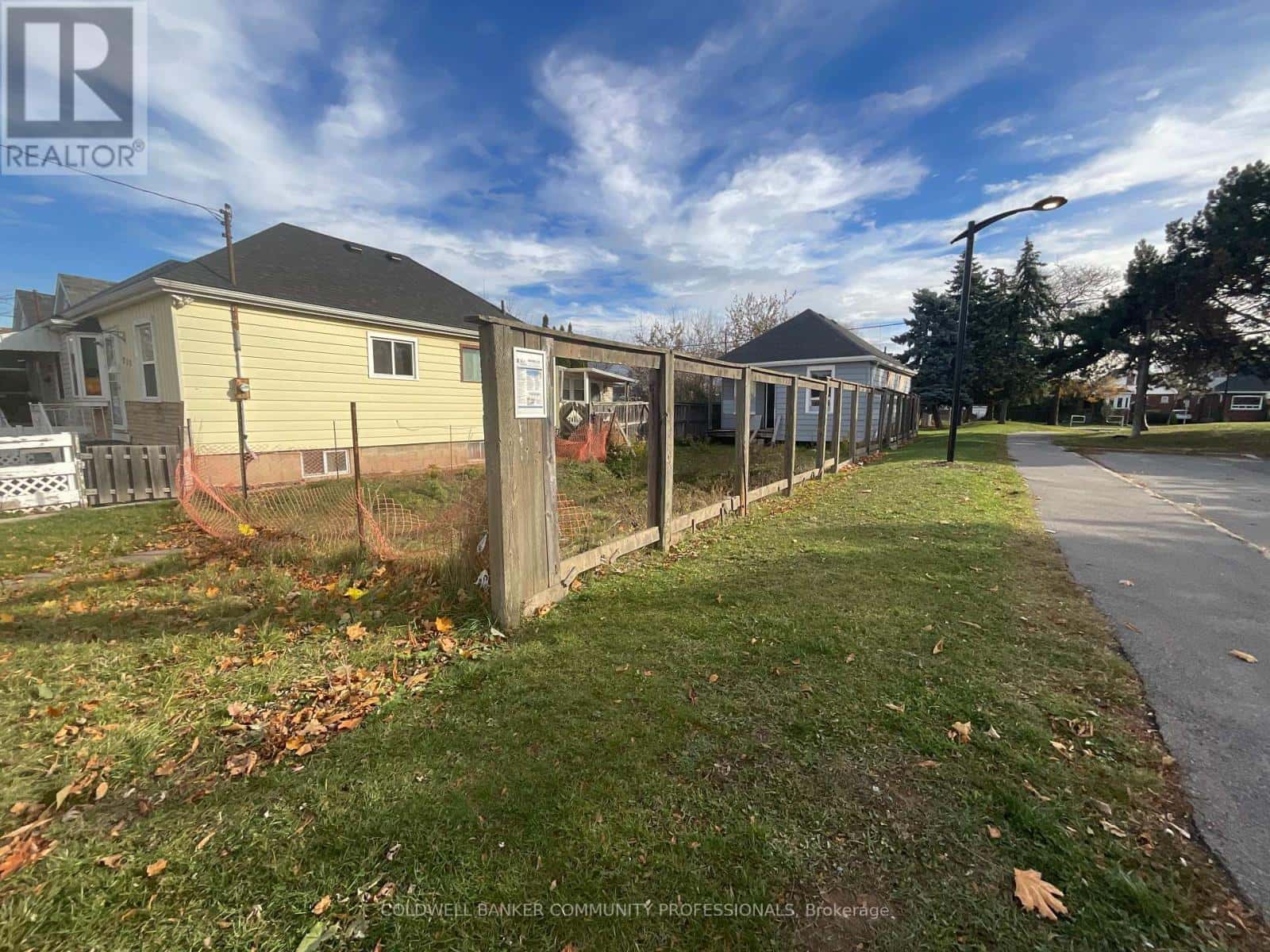 230 COPE STREET — Hamilton (Homeside), Ontario - Photo 2 of 3