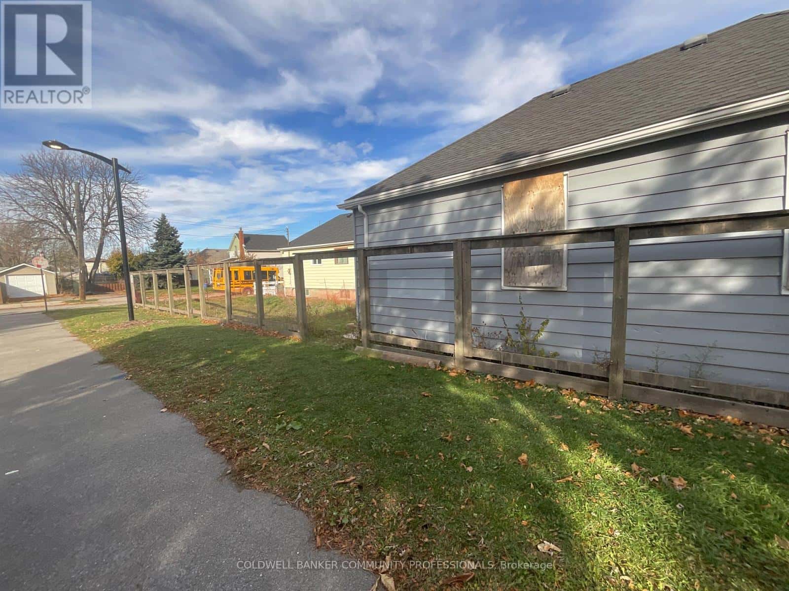 230 COPE STREET — Hamilton (Homeside), Ontario - Photo 3 of 3