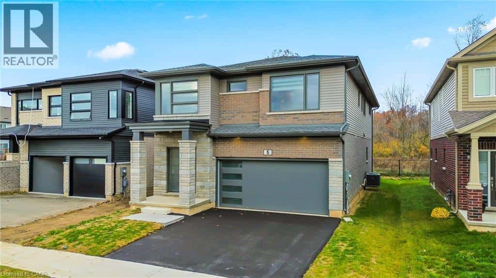 5 WILSON Drive — Thorold, Ontario - Photo 2 of 38