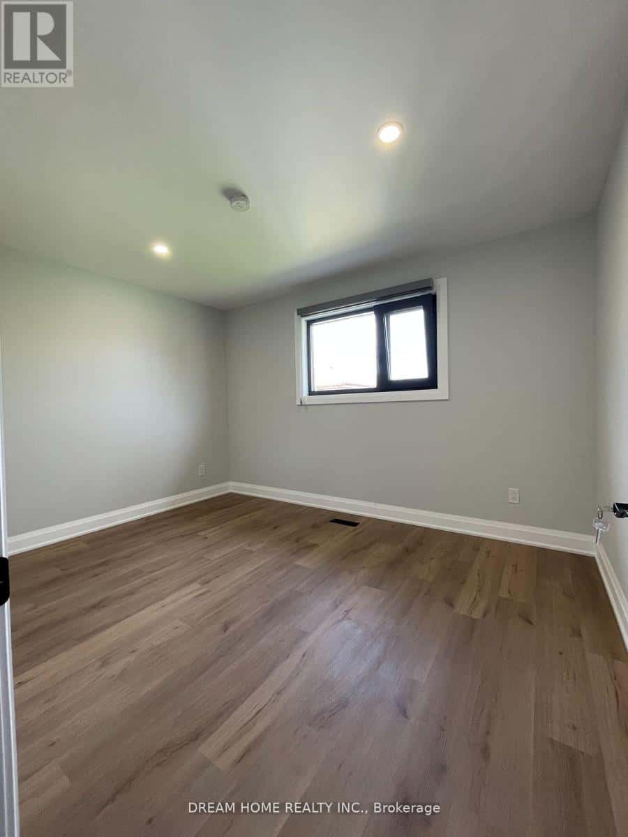 UNIT 2 - 49 LADNER DRIVE — Toronto (Pleasant View), Ontario - Photo 3 of 8