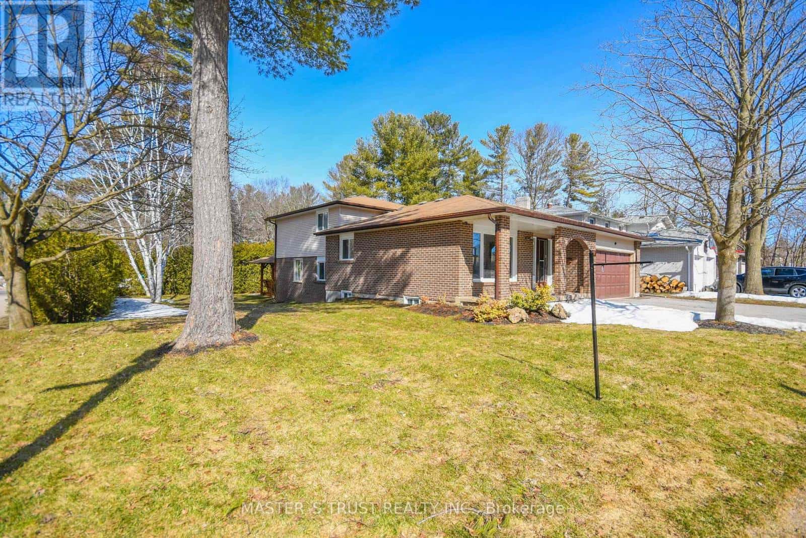 UPPER UNIT - 197 BROWNING TRAIL — Barrie (Letitia Heights), Ontario - Photo 3 of 21