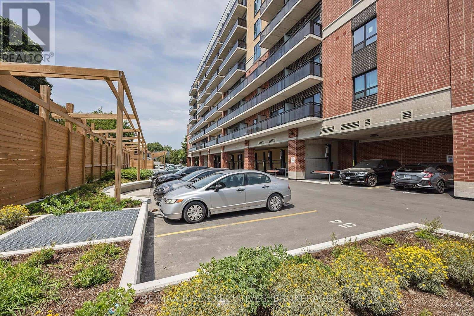 515 - 652 PRINCESS STREET — Kingston (Central City East), Ontario - Photo 3 of 50