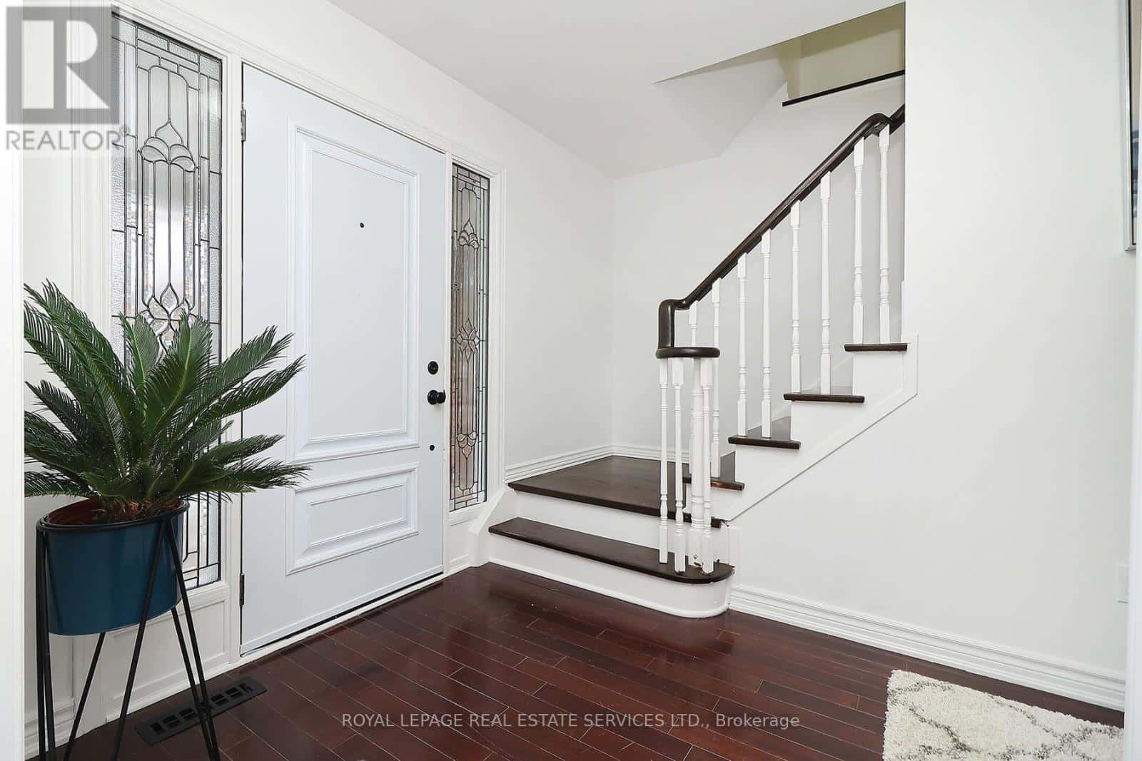 144 ALL SAINTS CRESCENT — Oakville (FD Ford), Ontario - Photo 2 of 22