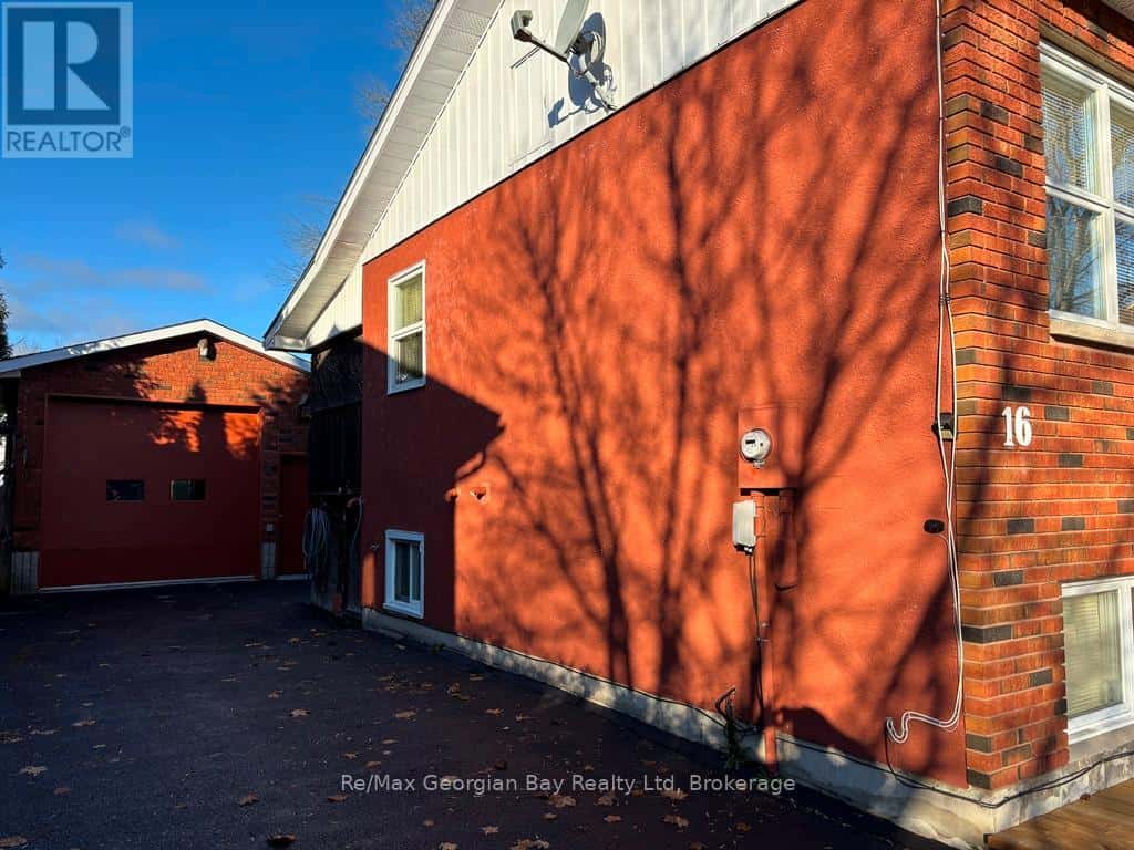 16 COMMUNITY CENTRE DRIVE — Severn (Coldwater), Ontario - Photo 3 of 33