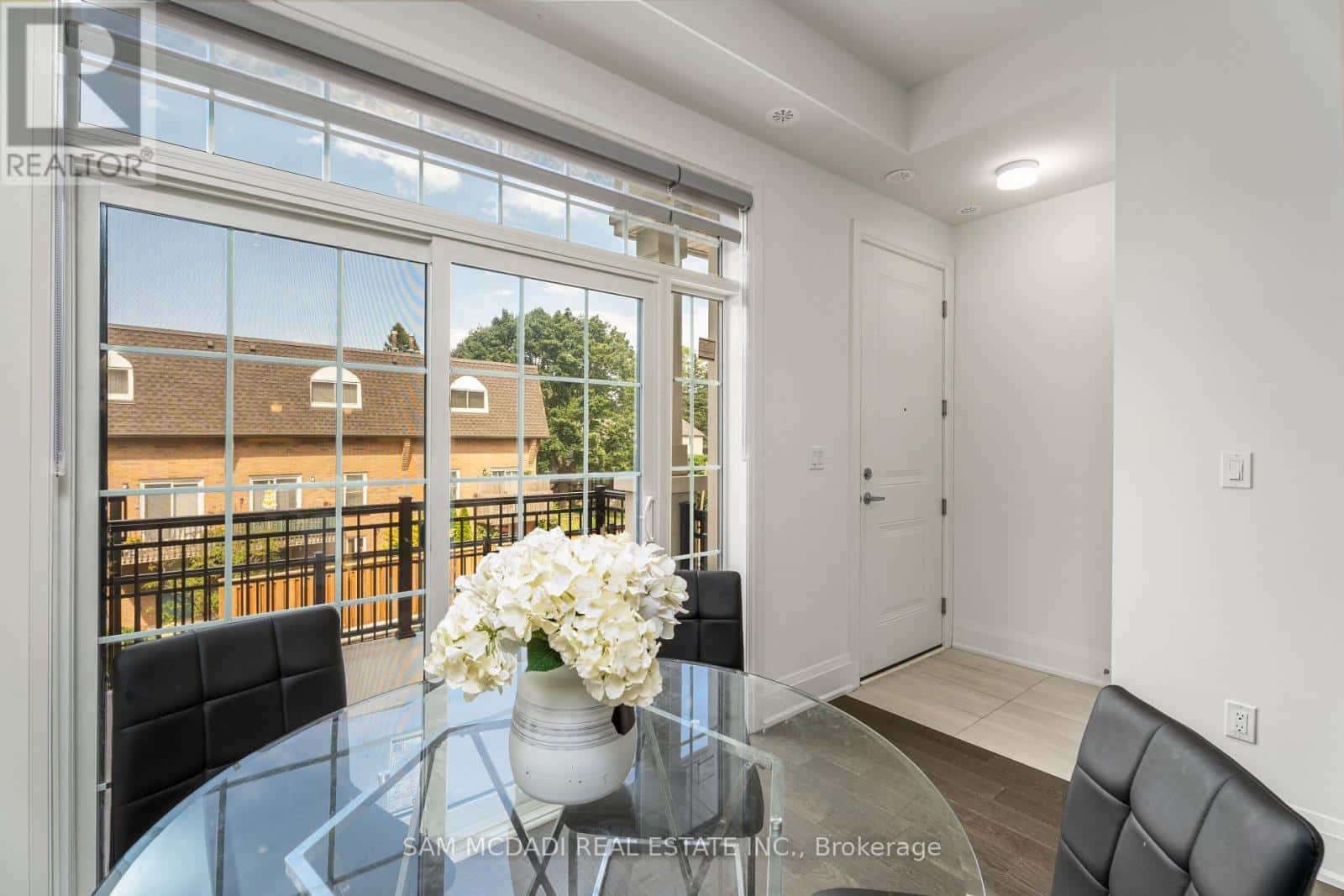 21 - 95 BROOKFIELD ROAD — Oakville (CO Central), Ontario - Photo 3 of 32