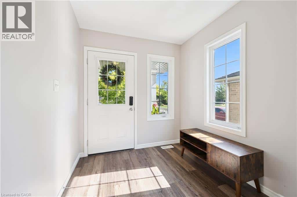 665 ALBERT Avenue N — Listowel, Ontario - Photo 4 of 36