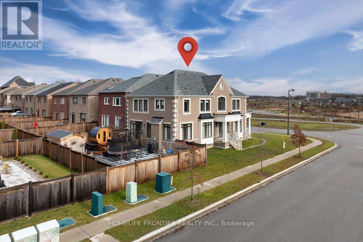 99 CARONDALE SQUARE — East Gwillimbury (Sharon), Ontario - Photo 3 of 50