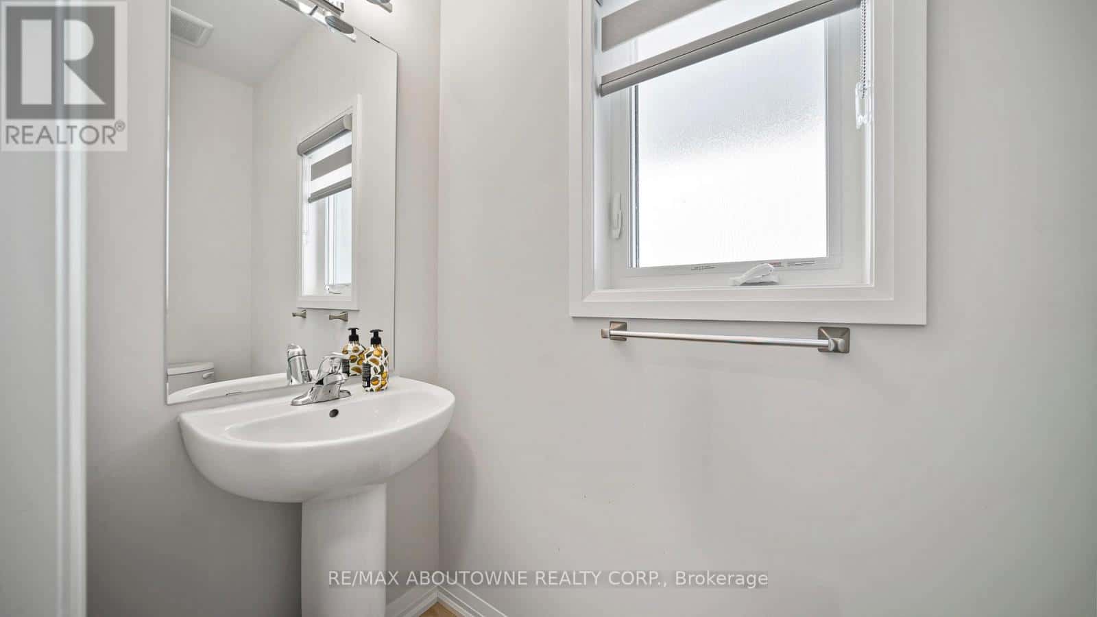 5 WILSON DRIVE — Thorold (Hurricane/Merrittville), Ontario - Photo 5 of 38