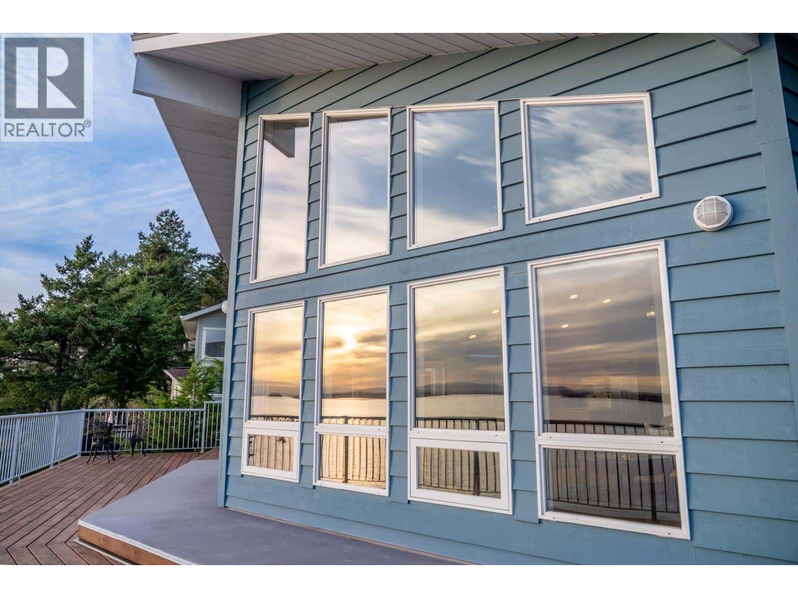 37189 SCHOONER WAY — Pender Island, British Columbia - Photo 4 of 40