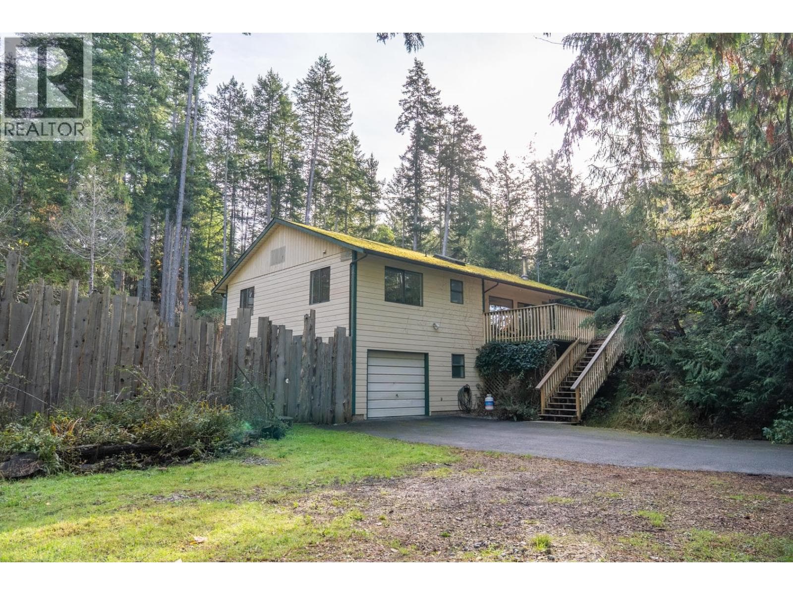 37150 SCHOONER WAY — Pender Island, British Columbia - Main photo
