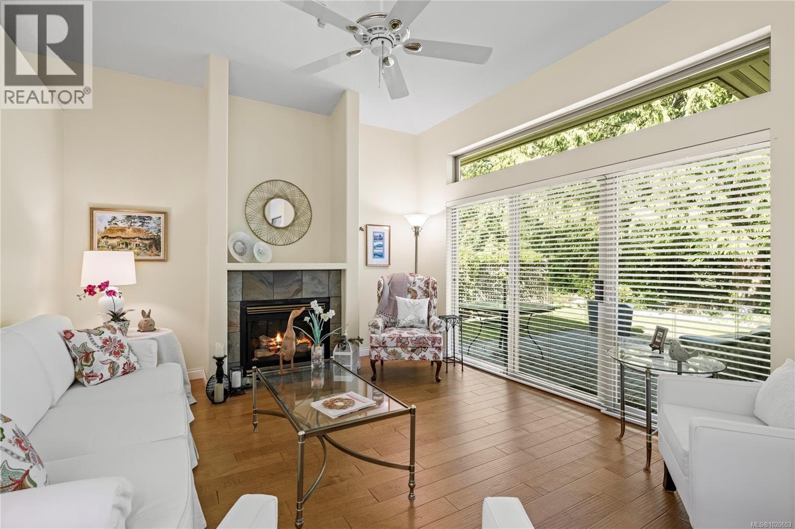 912 Lakes Blvd — French Creek, British Columbia - Main photo