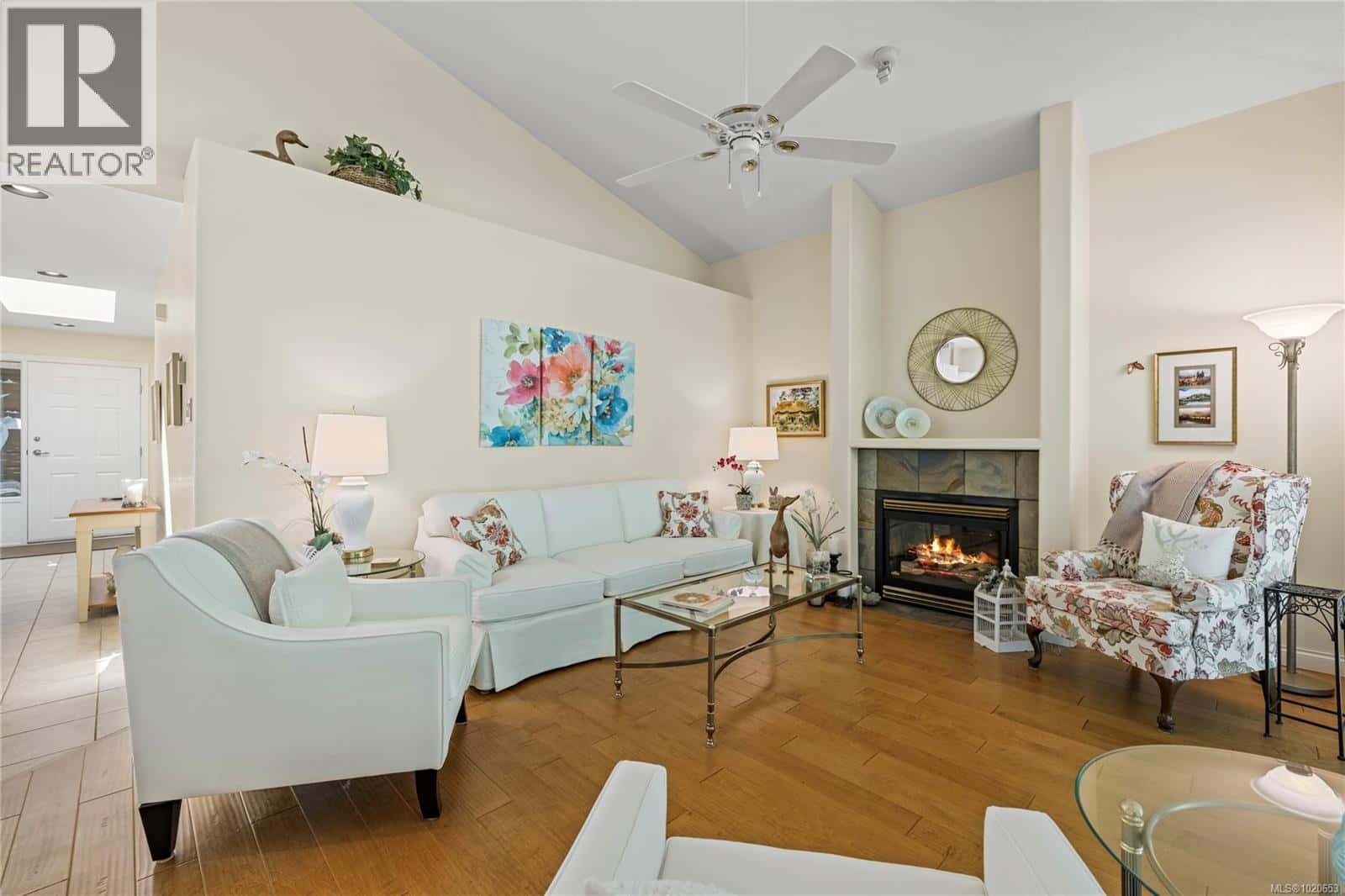 912 Lakes Blvd — French Creek, British Columbia - Photo 4 of 31