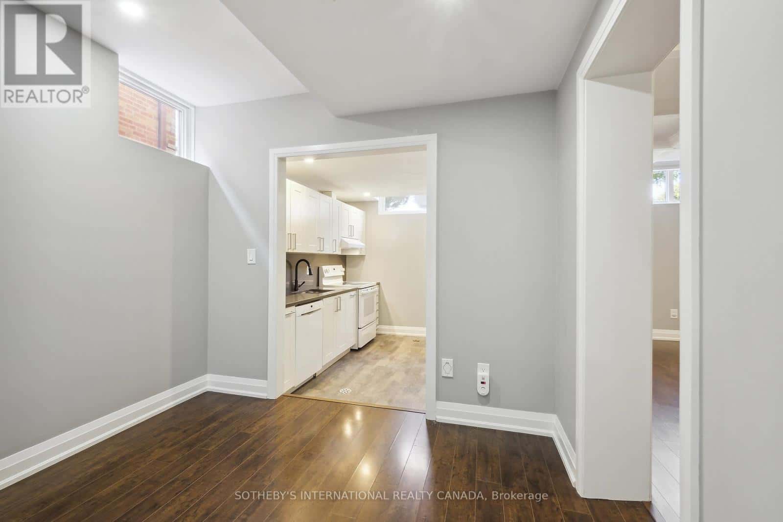 LOWER - 14 LAURELWOOD CRESCENT — Toronto (Willowridge-Martingrove-Richview), Ontario - Photo 4 of 30