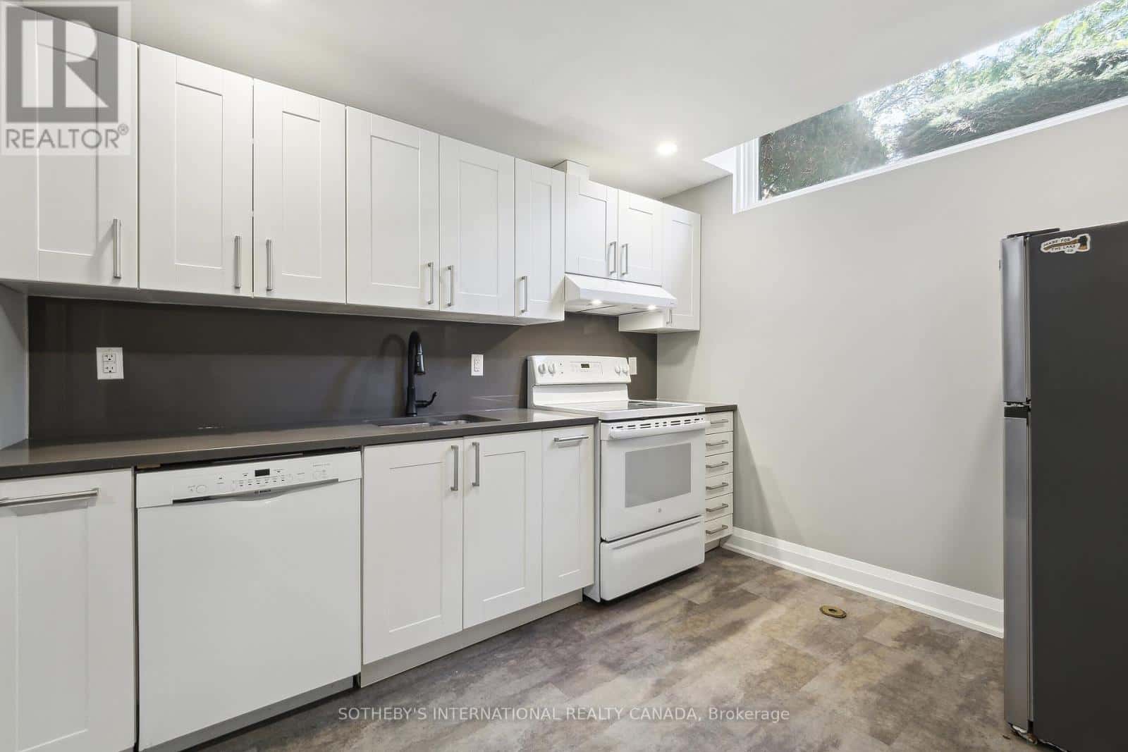 LOWER - 14 LAURELWOOD CRESCENT — Toronto (Willowridge-Martingrove-Richview), Ontario - Photo 5 of 30