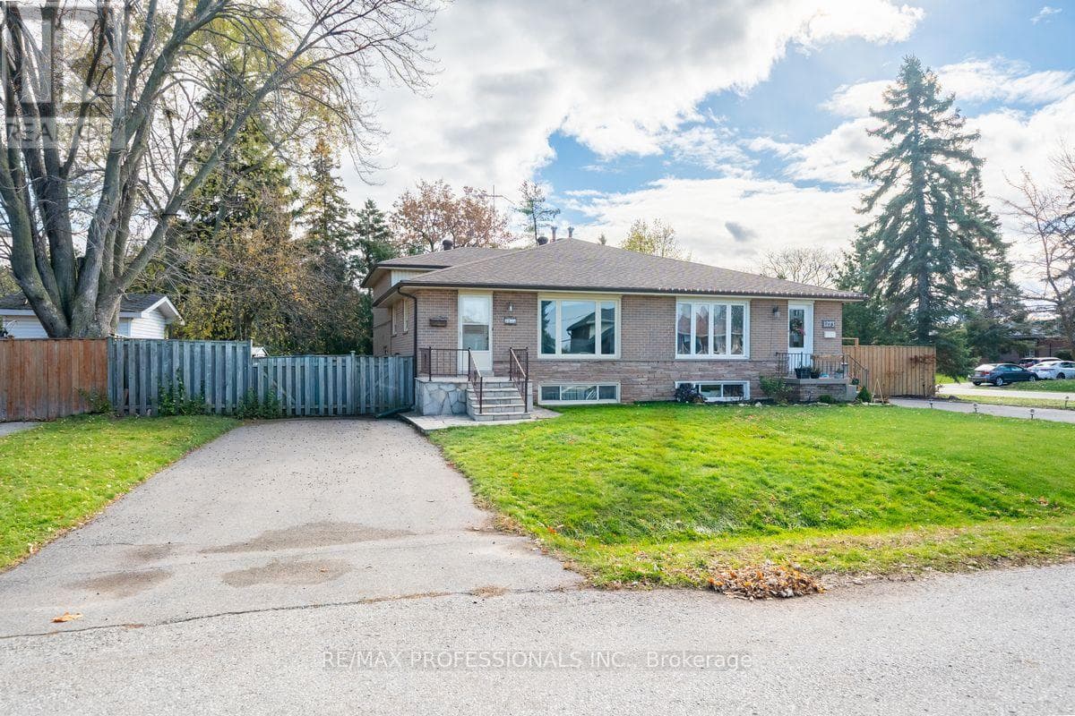 1275 PALLATINE DRIVE — Oakville (CP College Park), Ontario - Main photo