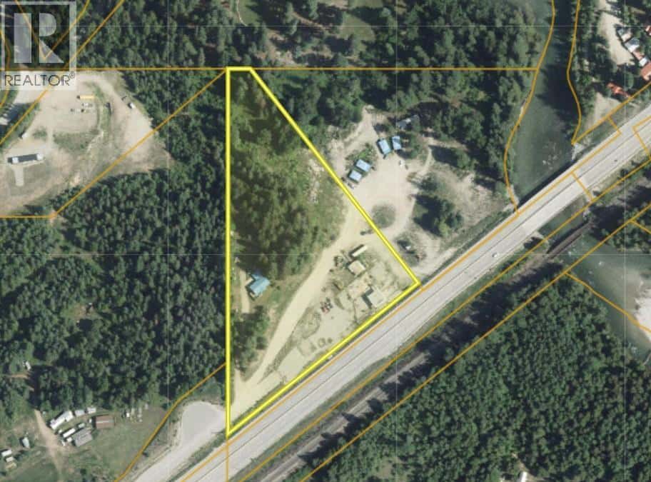 5487 Prosh Frontage Road — Malakwa, British Columbia - Photo 2 of 23