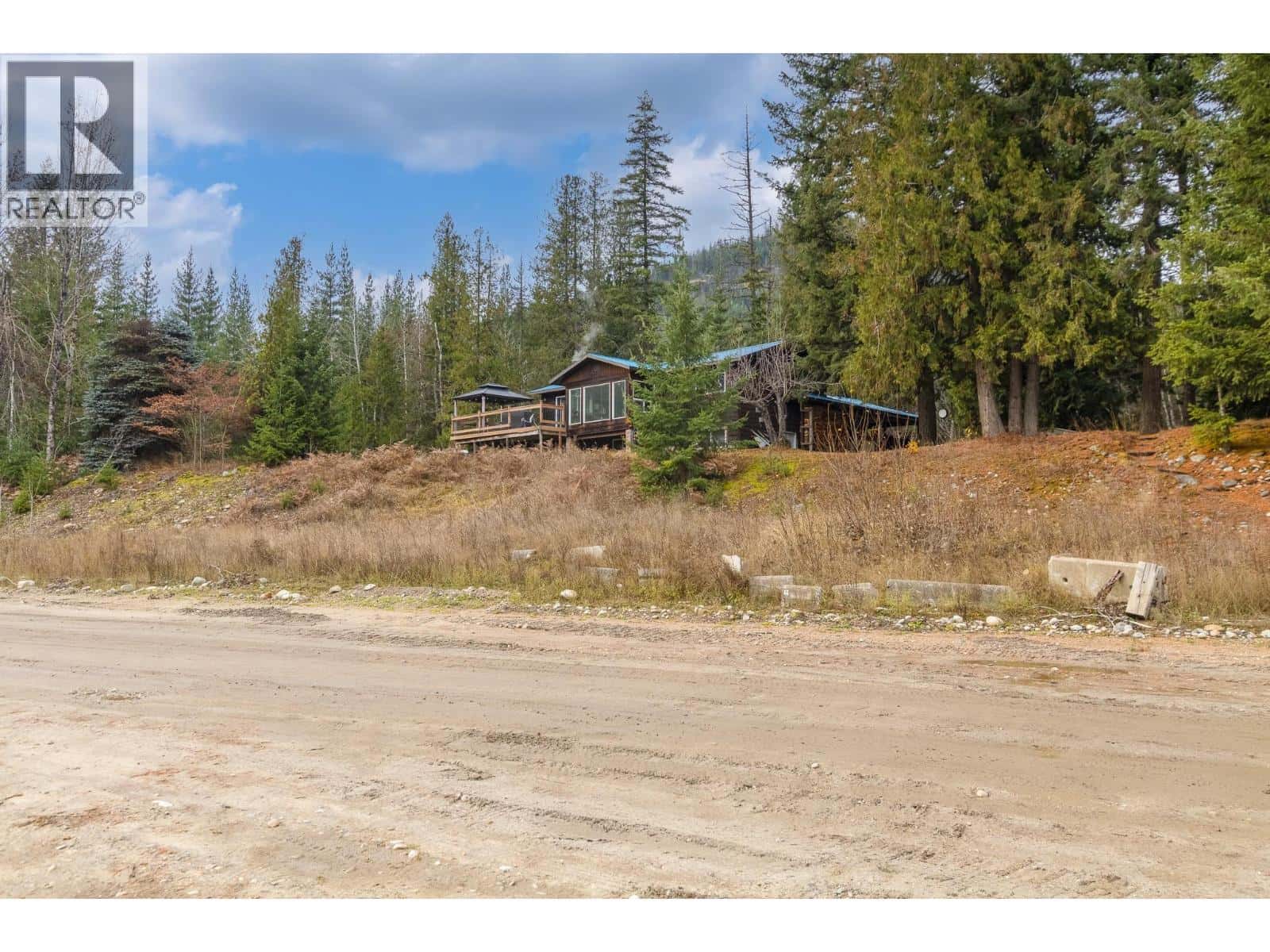 5487 Prosh Frontage Road — Malakwa, British Columbia - Photo 4 of 23