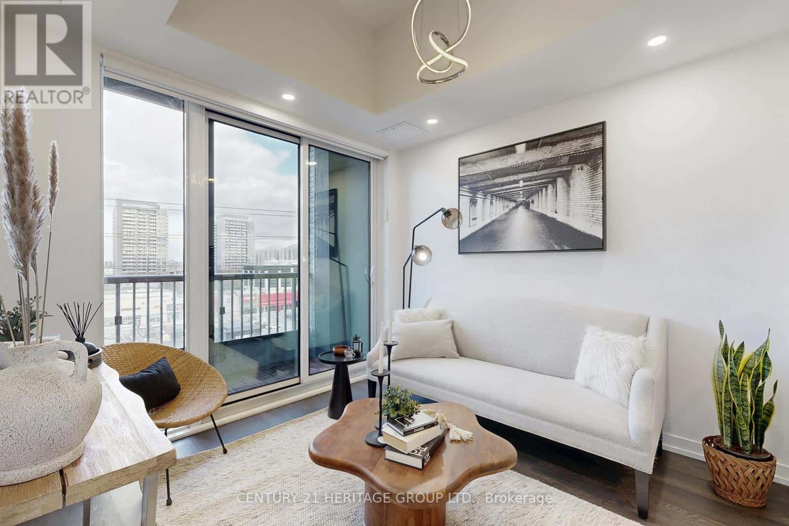 717 - 8868 YONGE STREET — Richmond Hill (South Richvale), Ontario - Photo 4 of 26