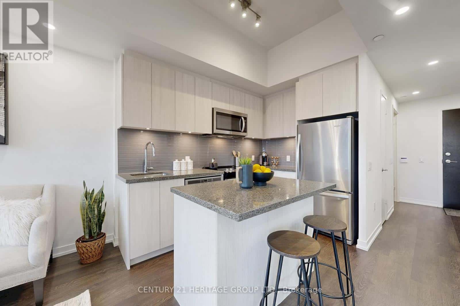 717 - 8868 YONGE STREET — Richmond Hill (South Richvale), Ontario - Photo 5 of 26