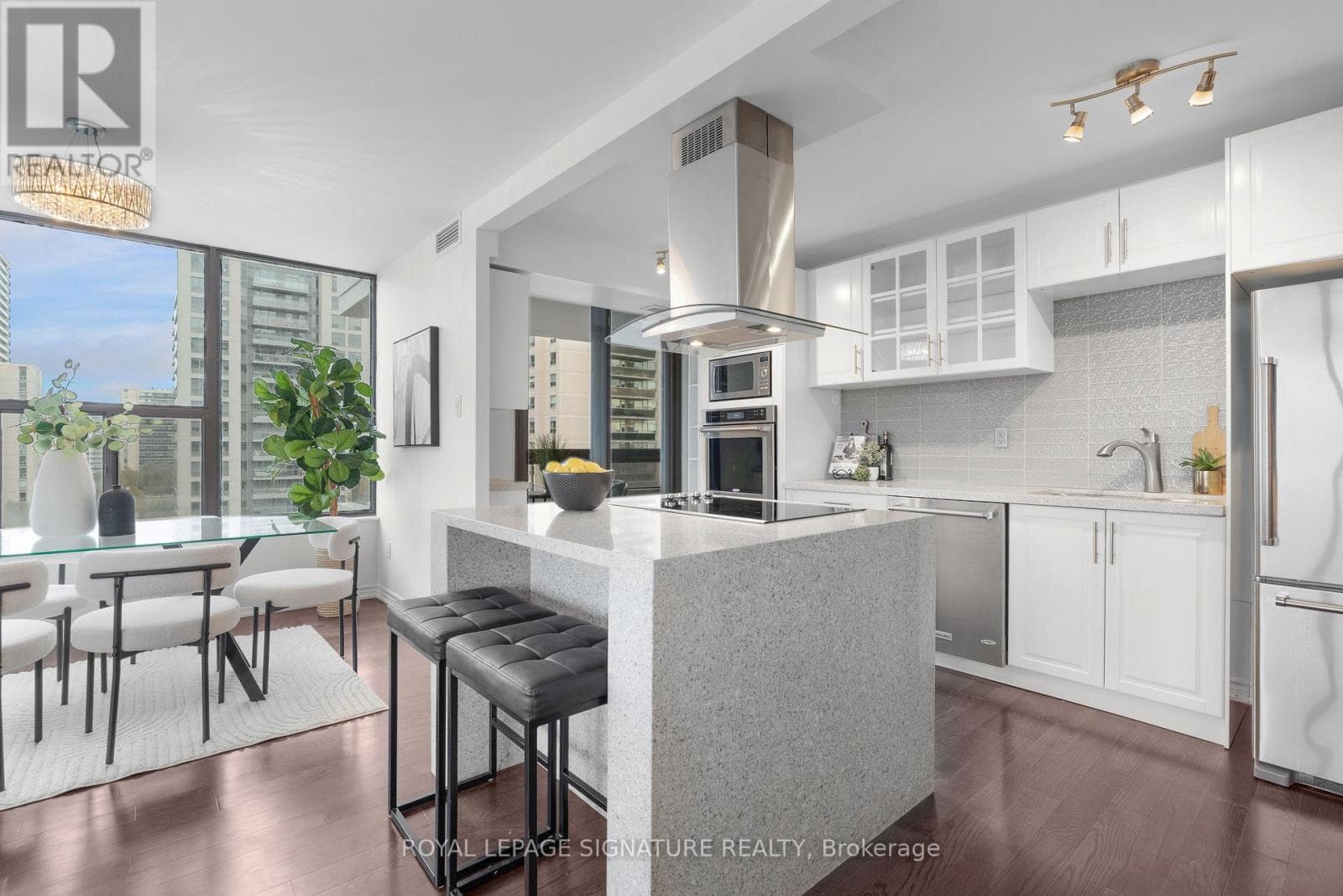 911 - 100 QUEBEC AVENUE E — Toronto (High Park North), Ontario - Main photo